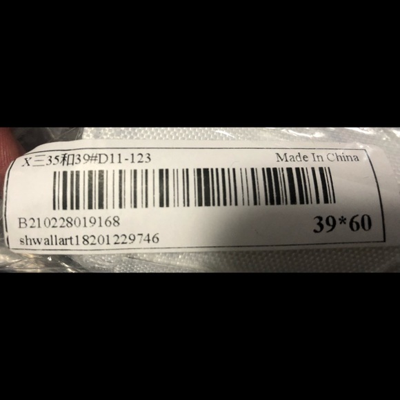 Three art canvases- Simple design - Picture 2 of 2